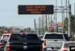 La señalización de la autopista anuncia la inminente llegada del huracán Milton y las zonas de evacuación el martes 8 de octubre de 2024, en Port Richey, Florida (Foto AP/Mike Carlson)