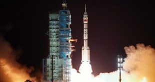 La nave Shenzhou-19 con tres astronautas a bordo llegó a la estación espacial china Tangong