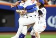 Los Mets de Nueva York Pete Alonso (20), l campocorto Luisangel Acuña (2), José Iglesias (11) Francisco Lindor (12) celebran derrota a los Filis de Filadelfia en los Playoffs de la MLB 2024 en el Citi Field. 09/10/2024 (Wendell Cruz-Imagn Images)