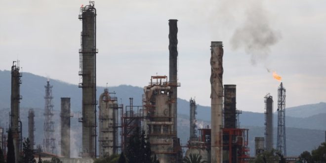 México envía petróleo; restablecen paso por vía terrestre hacia Imías