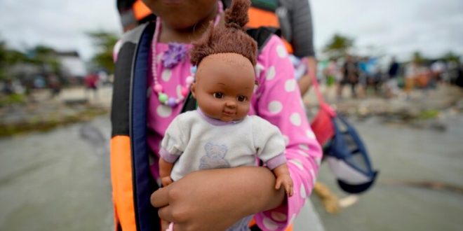 Migrantes menores venezolanos enfrentan acoso en las aulas