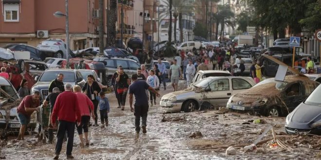 Siguen las tareas de desescombro en España tras las fuertes lluvias: autoridades contabilizan 95 muertos