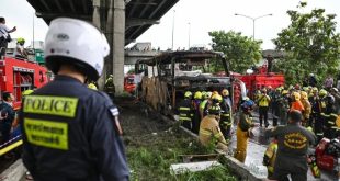 Trágicas imágenes en Tailandia: autobús escolar se calcinó por completo con decenas de niños a bordo