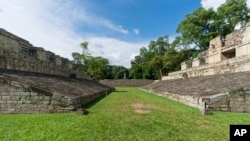 El Juego de la Bola se observa en la Acrópolis de Copán, un antiguo sitio maya en el oeste de Honduras, el sábado 23 de septiembre de 2023.