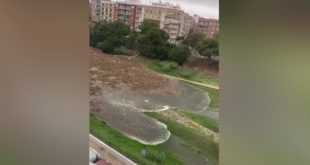 Captaron en VIDEO el catastrófico momento que llega la crecida del agua en Valencia