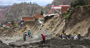 Desastre en Bolivia: deslizamiento de tierra causó daños en al menos 40 viviendas y una niña perdió la vida