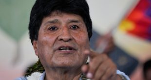 Evo Morales dice que no escapará de Bolivia y que mantiene su intención de ser candidato