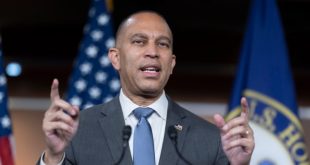 Hakeem Jeffries reelegido como líder demócrata en cámara baja a pesar de derrota de su partido