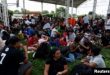 Migrantes que viajan en una caravana toman un descanso mientras intentan llegar a la frontera norte de México el día de las elecciones presidenciales de Estados Unidos, en Álvaro Obregón, México 5 de noviembre de 2024. REUTERS/Daniel Becerril