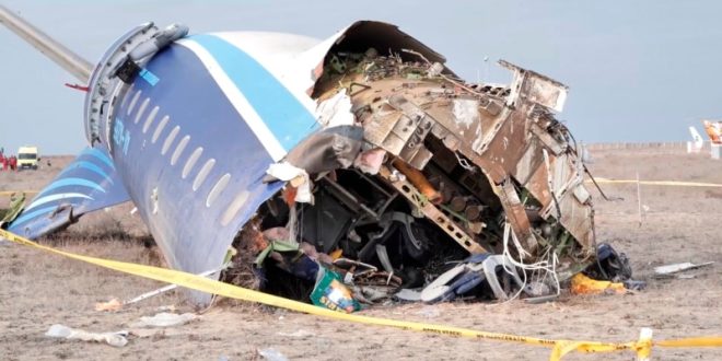 Al menos 32 personas sobreviven tras caída de avión en Kazajistán