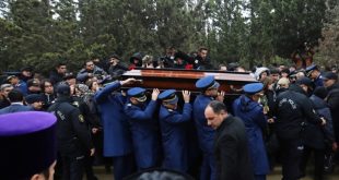 Azerbaiyán acusa a Rusia de intentar encubrir causa del accidente aéreo