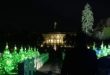 Árboles de Navidad iluminados en la Elipse, cerca de la Casa Blanca, luego de una ceremonia de encendido en Washington, el jueves 5 de diciembre de 2024. (Foto AP/Jacquelyn Martin).