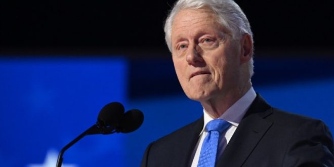 Bill Clinton sale del hospital tras ser tratado por gripe