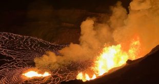 El volcán Kilauea de Hawái entra en erupción y expulsa columnas de lava