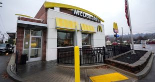 Empleado de McDonald’s que llamó al 911 sobre presunto asesino de ejecutivo podría recibir recompensa