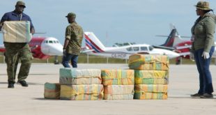 Frustran intento de introducir drogas a Bahamas tras accidente aéreo