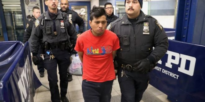 Identifican al responsable de la muerte de una mujer en el metro de Nueva York