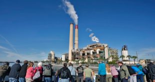 Jóvenes activistas se enfrentan a una agencia gubernamental en una demanda climática en Florida