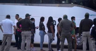 México alista un botón de pánico en teléfono para que sus migrantes alerten al ser detenidos en EEUU