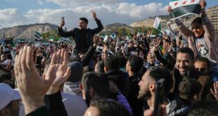 Miles de sirios celebran en Damasco el primer viernes de oraciones desde caída de Assad