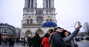 Notre Dame de París celebra sus primeras misas navideñas desde el incendio de 2019