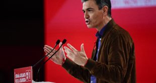 Pedro Sánchez, reelegido como líder socialista en España en medio de escándalos