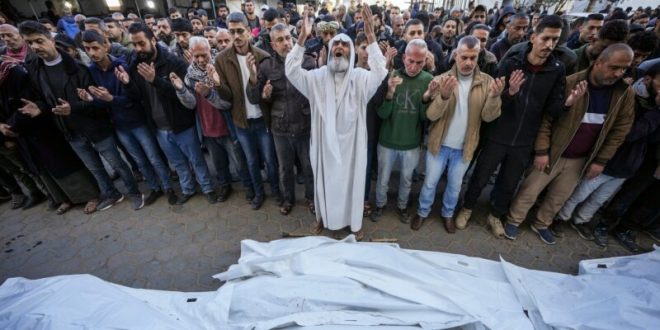 Personal sanitario en Gaza rechaza la evacuación de uno de los últimos hospitales en funcionamiento