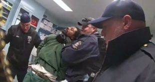 Policías de Nueva York golpean a un preso que murió un día después, según video difundido por fiscalía