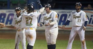 Tigres de Aragua gana 10-2 a Leones y se convierte en el quinto clasificado