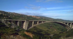 Autopista Caracas-La Guaira: Hombre cae al vacío desde el primer viaducto