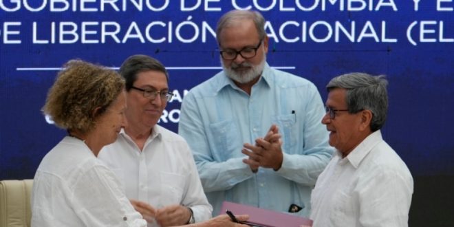 Colombia suspende diálogo de paz con el ELN tras mortífero ataque