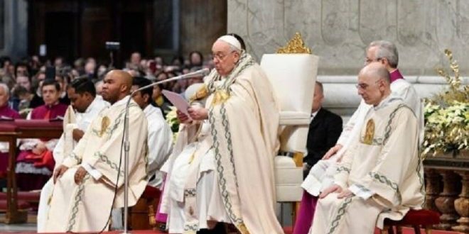 El Papa Francisco inicia el 2025 con un llamado a la humanidad desde la Basílica de San Pedro