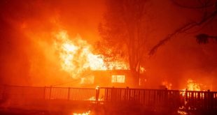 Estrellas de cine y televisión huyen de sus casas por incendio en Los Ángeles que ha dejado dos muertos