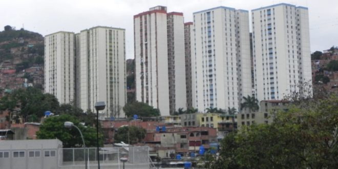 Niño fallece tras caer de un edificio en El Valle