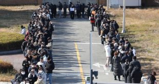 Rinden homenaje a fallecidos en desastre aéreo en Corea del Sur; autoridades extraen datos del vuelo