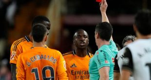 Roja directa a Vinícius: El brasileño expulsado por agresión en Mestalla