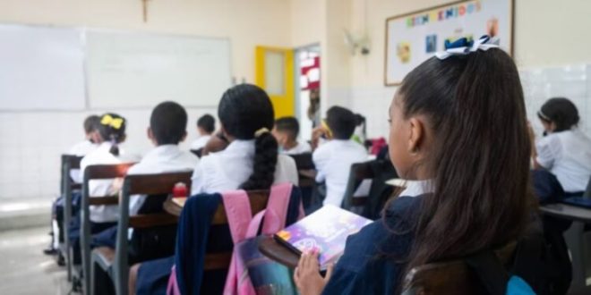 Un niño de 12 años roba 63 tabletas y un ordenador en un colegio en Perú