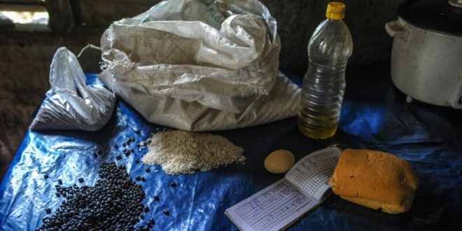 "¿Qué canasta básica?, aquí no traen nada", se quejan cubanos sobre alimentos por la libreta