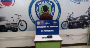 Arrested in Caracas subject that looted vehicles after breaking windows