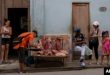 A seller of short pork pieces for buyers waiting for their turn on the sidewalk of Havana, Cuba, on February 14, 2025. (PHOTO AP/RAMON ESPINOSA)