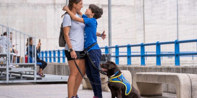 Nieves, with his daughter Lucia and his first assistance dog, Hana.