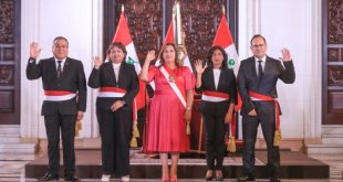 Presidenta de Perú cambia sorpresivamente a ministro de Economía