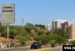 Vista panorámica de edificios en la calle 5 de Julio de Maracaibo, Venezuela, fotografiada el 25 de febrero de 2025.