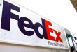 Avión de FedEx hace aterrizaje de emergencia tras choque con ave e incendio de motor