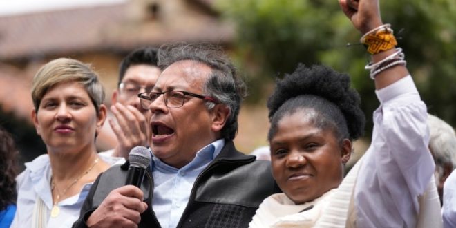 Colombia: Presidente Petro lucha por mantener su proyecto político e incorporar a otros sectores