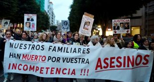 Thousands of people manifest against the president of the community of Valencia for their management of floods in Spain