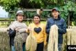 Artesanas en Colombia trabajan con diseñadoras colombianas para pigmentar sus tejidos con tintas obtenidas a partir de la hoja de coca. [Foto: Liliana Merizalde]