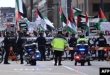 Manifestantes en apoyo de los palestinos se reúnen cerca de donde habla el presidente estadounidense Joe Biden en Milwaukee, Wisconsin, el 13 de marzo de 2024.