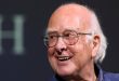 Fallece Peter Higgs, el físico que planteó la existencia de la “partícula de Dios”