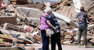 Centro-norte de EEUU podría registrar tormentas mientras en Iowa limpian los daños de los tornados